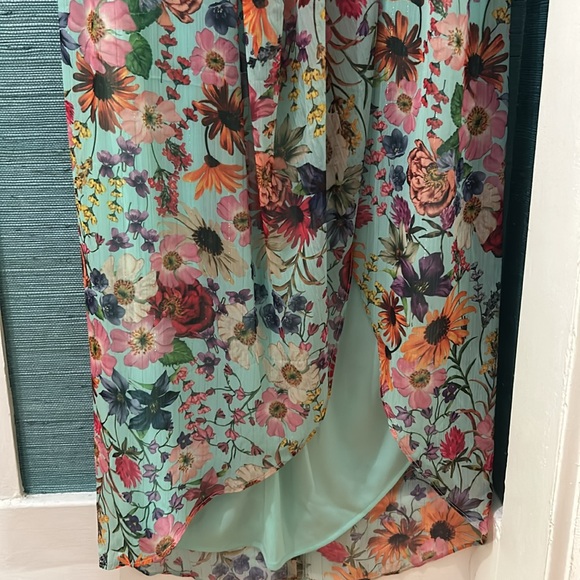 Betsy & Adam fully lined sheer fabric long sleeves, peek a boo front opening. - Picture 4 of 7